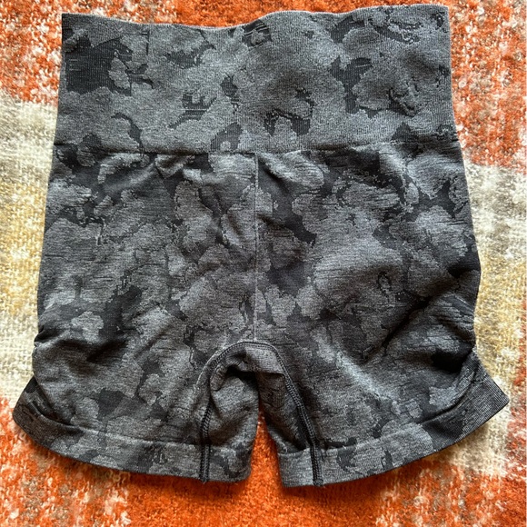 Gymshark Adapt Camo shorts - Picture 2 of 2